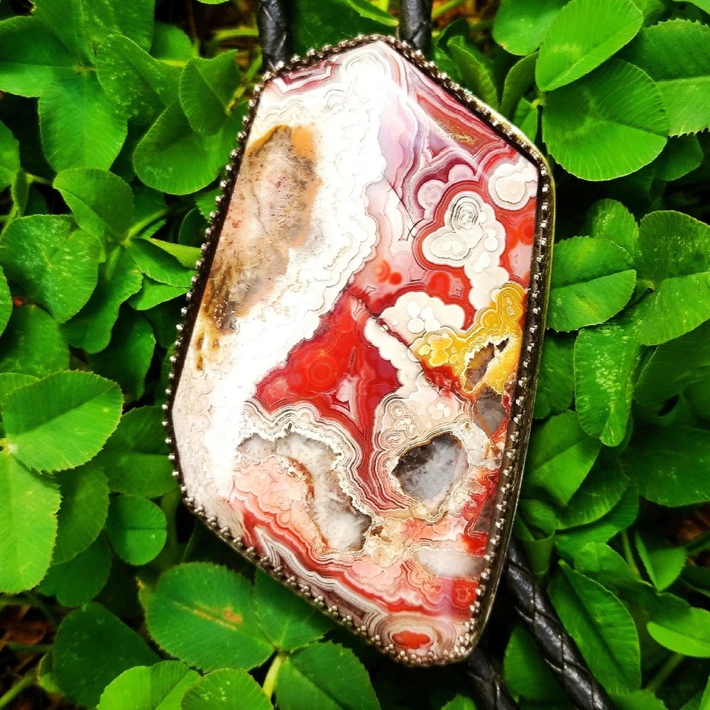 Outstanding Vintage Sterling Silver Rainbow Agate Bolo